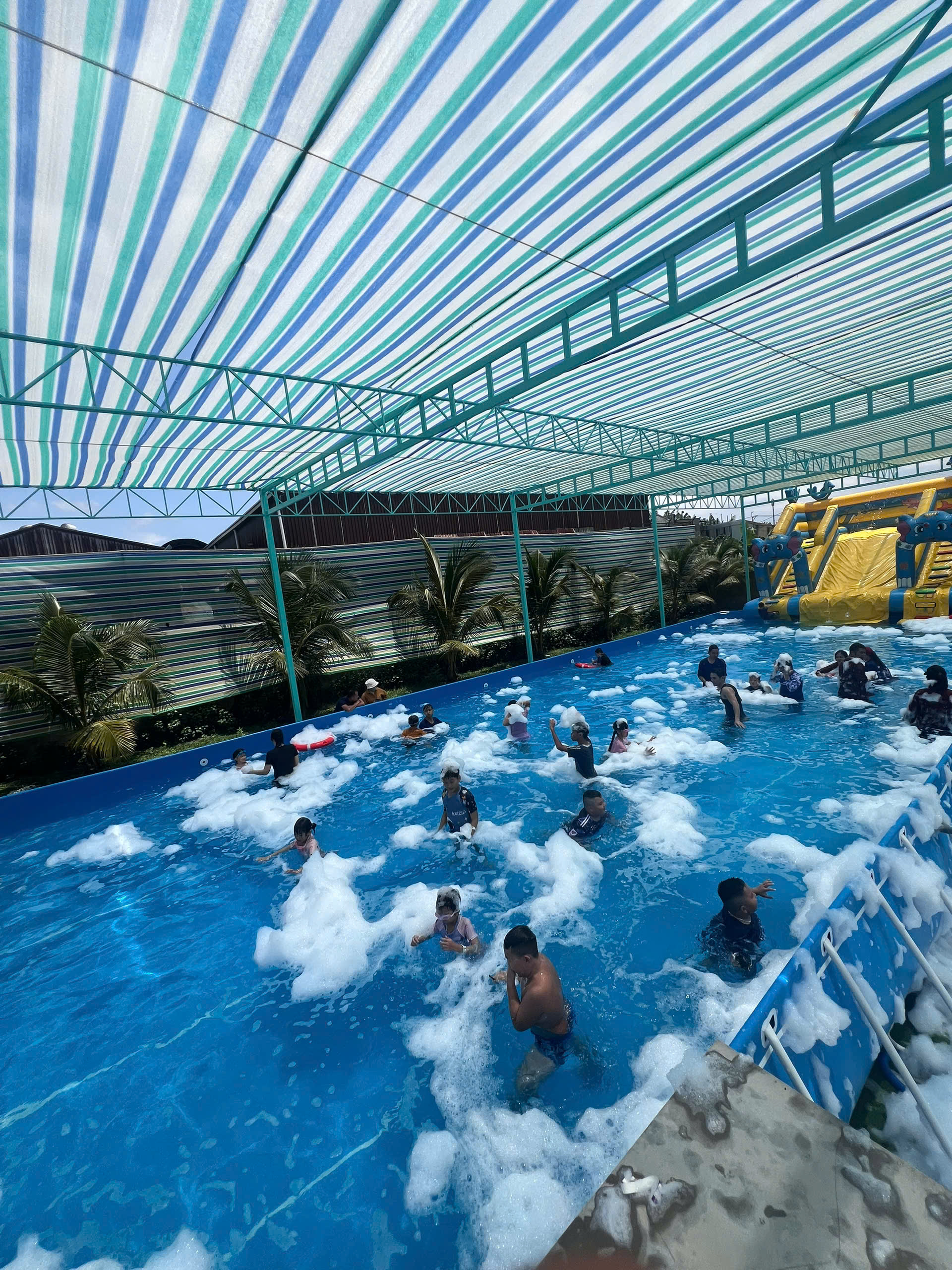 Không gian Teambuilding sân cỏ tại Sen Vàng Garden