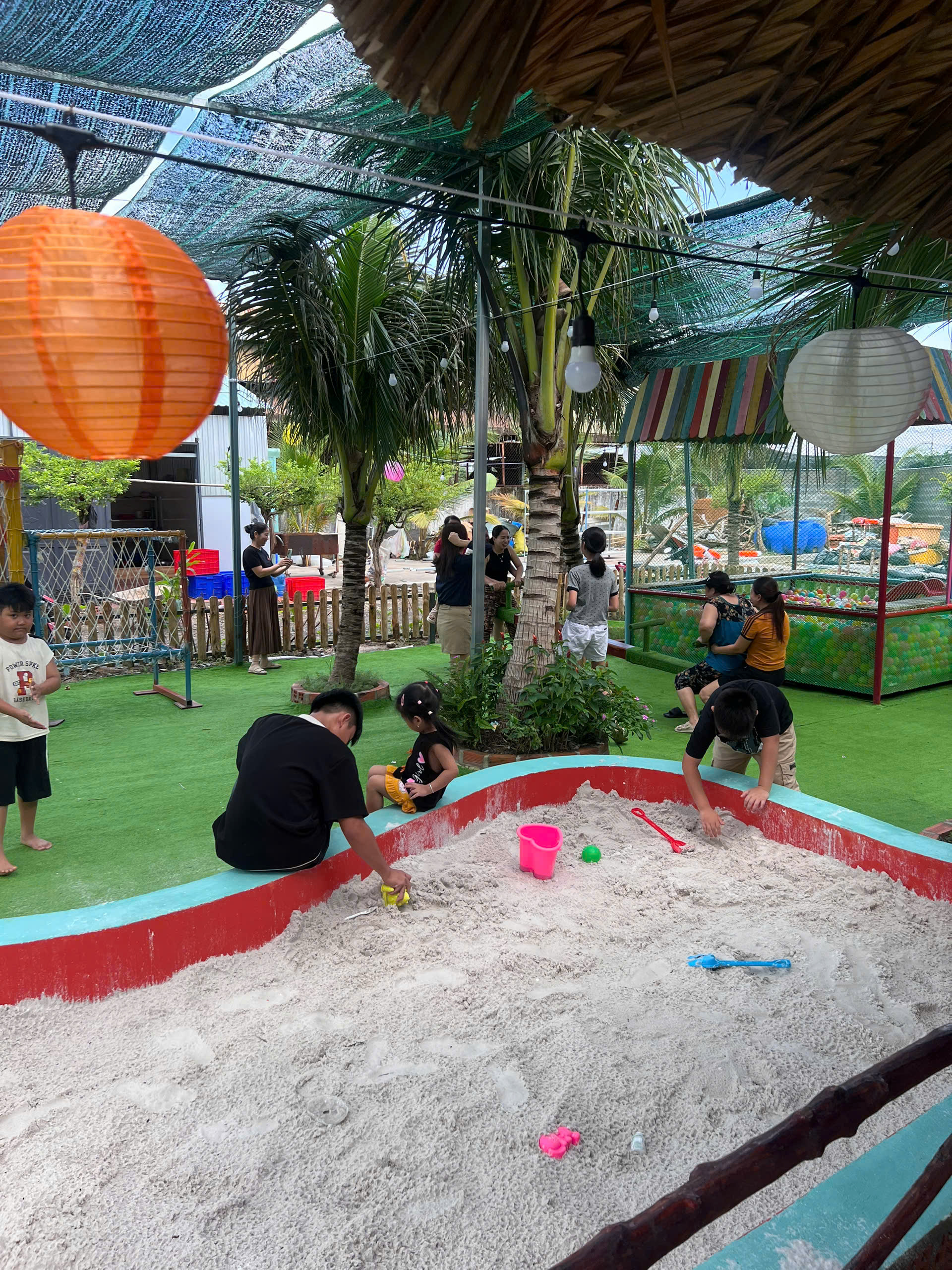 Trải nghiệm ẩm thực chòi lá tại Sen Vàng Garden
